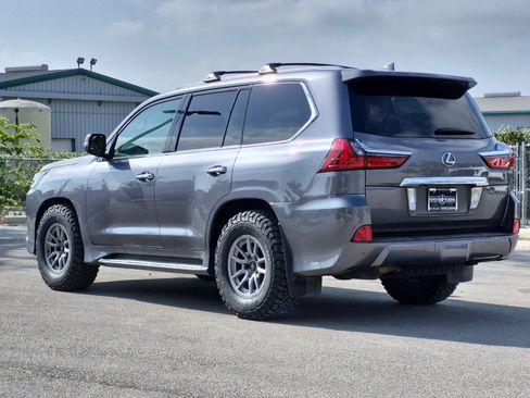 Used 2016 Lexus LX 570 4WD w/ Luxury Package image 3