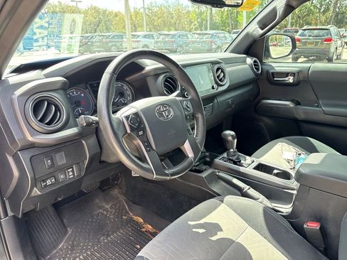 Used 2020 Toyota Tacoma TRD Off-Road image 6