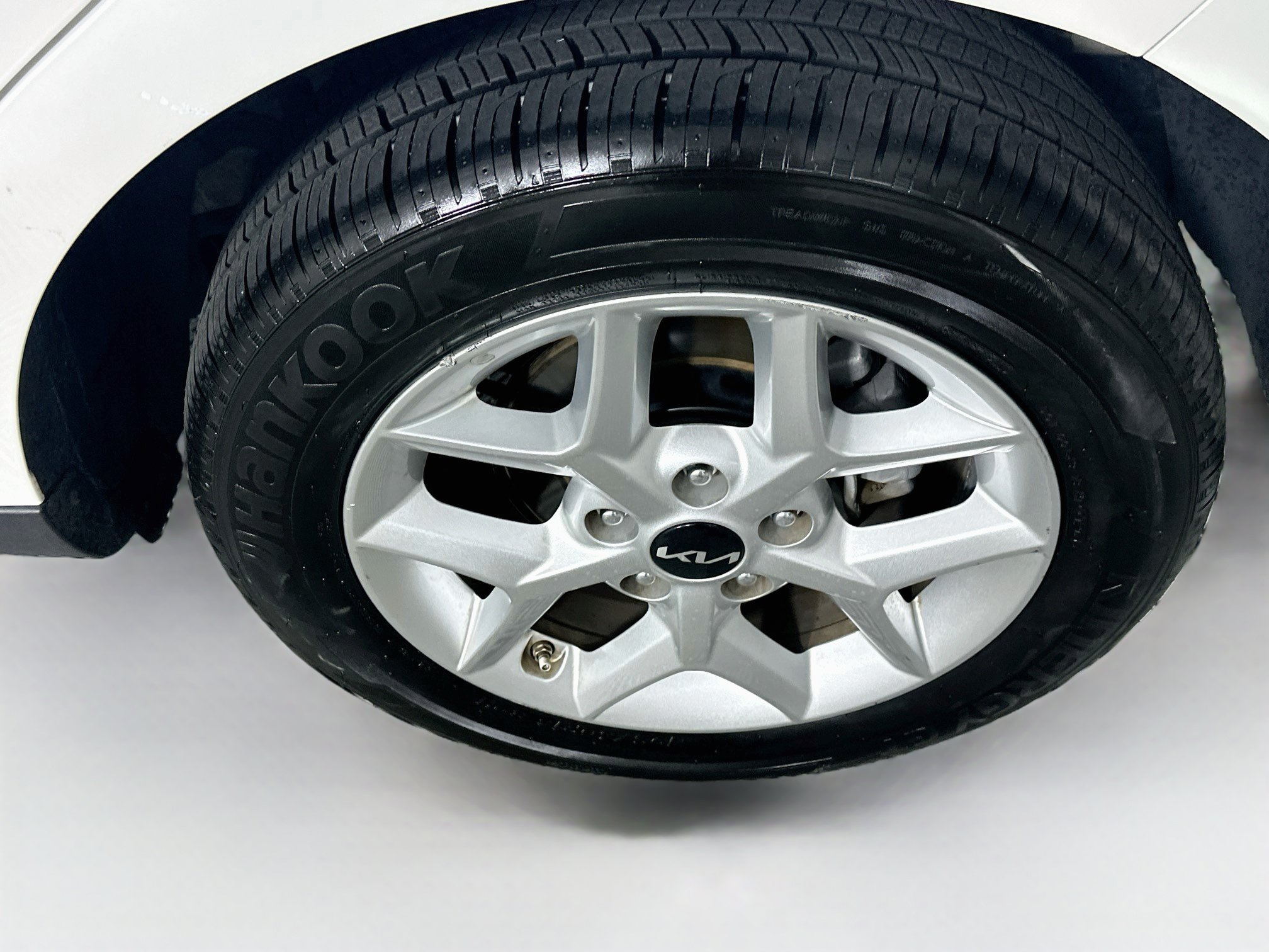 Used 2025 Kia Soul LX w/ LX Technology Package FWD image 11