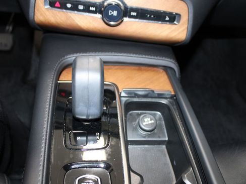 Used 2023 Volvo XC90 B5 Plus image 47