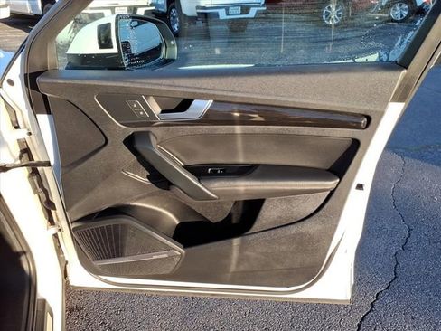 Used 2019 Audi Q5 2.0T Premium Plus w/ Premium Plus Package image 28