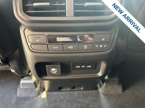 Used 2025 Honda Pilot Elite image 17