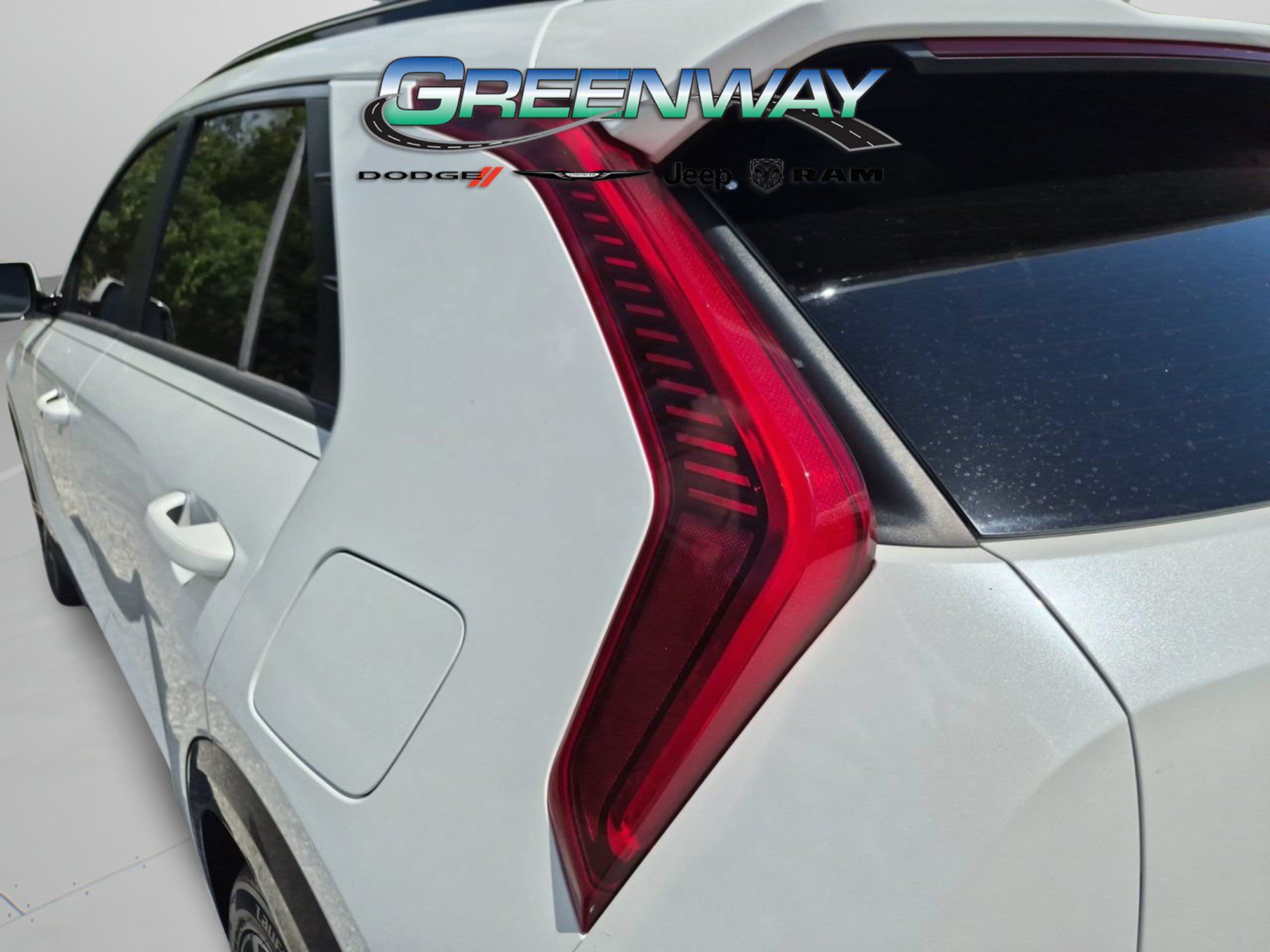 Used 2023 Kia Niro EX Touring FWD image 6