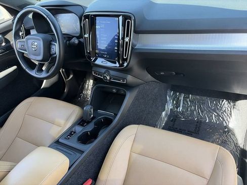 Used 2020 Volvo XC40 T5 Momentum w/ Protection Package Premier AWD/4WD image 13