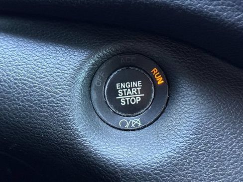 Used 2019 Jeep Cherokee Limited FWD image 28