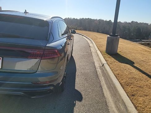 Used 2021 Audi Q8 Premium Plus w/ Premium Plus Package image 17