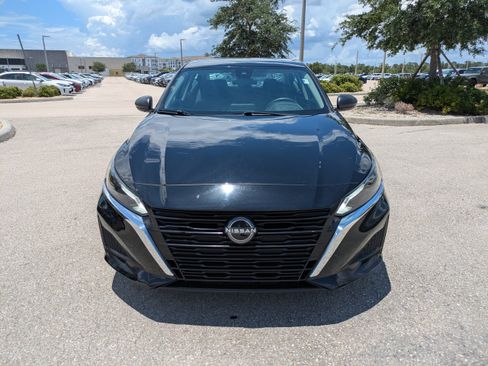 Used 2024 Nissan Altima 2.5 SV FWD image 11