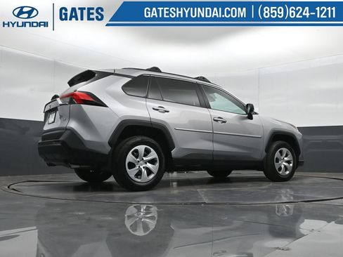 Used 2021 Toyota RAV4 LE FWD image 33