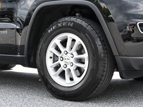 Used 2019 Jeep Grand Cherokee Laredo AWD/4WD image 13