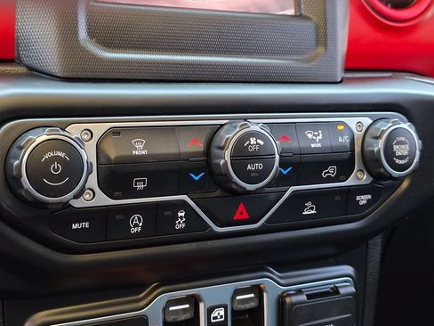 Used 2021 Jeep Wrangler Unlimited Rubicon AWD/4WD image 42