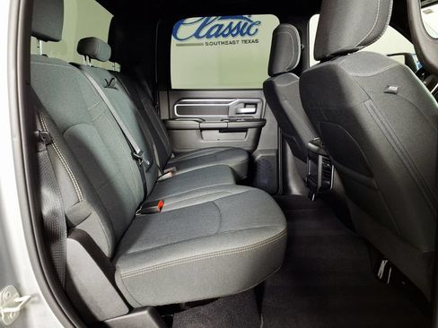 Used 2024 RAM 2500 Big Horn w/ Sport Appearance Package AWD/4WD image 10