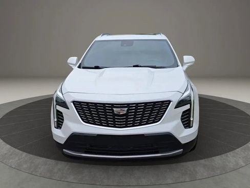 Used 2019 Cadillac XT4 Premium Luxury w/ Technology Package AWD/4WD image 3