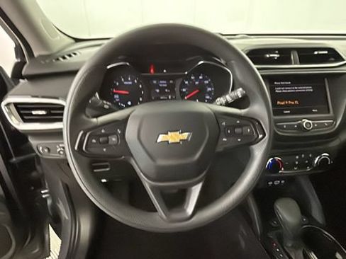 Used 2022 Chevrolet TrailBlazer LT w/ LPO, Blackout Package FWD image 14