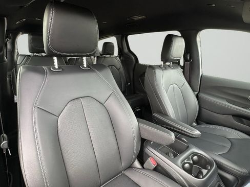 New 2025 Chrysler Pacifica Select FWD image 23