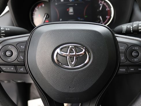 Certified 2025 Toyota RAV4 XLE FWD image 29