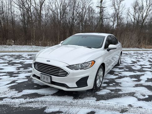 Used 2019 Ford Fusion SE image 2