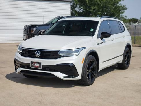 Used 2024 Volkswagen Tiguan SE R-Line FWD image 3