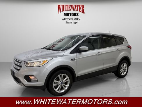 Used 2019 Ford Escape SE FWD image 1