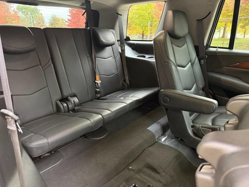 Used 2015 Cadillac Escalade Luxury image 18