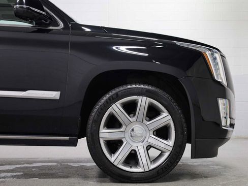 Used 2016 Cadillac Escalade Premium AWD/4WD image 11