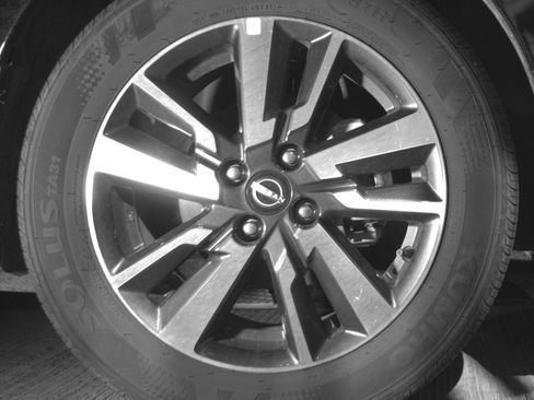 Used 2025 Nissan Versa SV FWD image 16