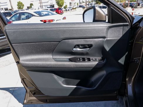 Used 2025 Nissan Kicks SV FWD image 13