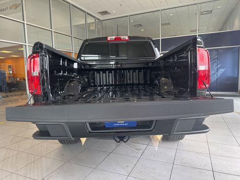 Used 2022 Chevrolet Colorado LT w/ LT Convenience Package image 12