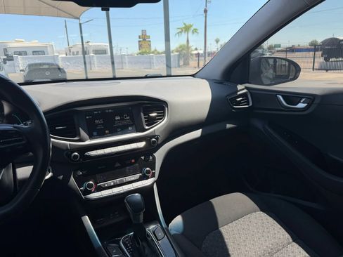 Used 2019 Hyundai Ioniq Plug-In Hybrid FWD image 22