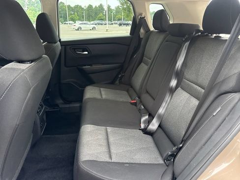 Used 2025 Nissan Rogue SV FWD image 32