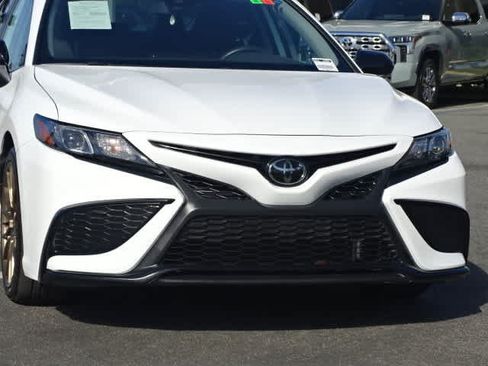 Used 2023 Toyota Camry SE FWD image 4