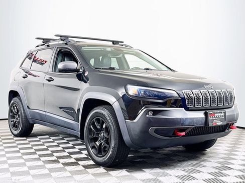 Used 2019 Jeep Cherokee Trailhawk w/ Comfort/Convenience Group AWD/4WD image 1