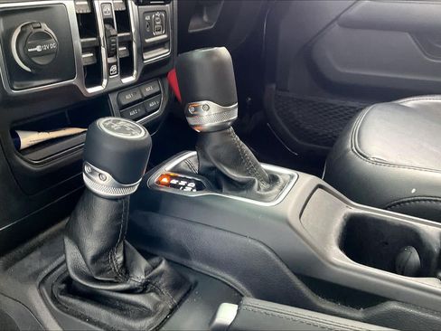 Used 2022 Jeep Wrangler Unlimited Sahara AWD/4WD image 16