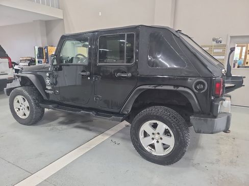 Used 2009 Jeep Wrangler Unlimited Sahara w/ Dual Top Group AWD/4WD image 7