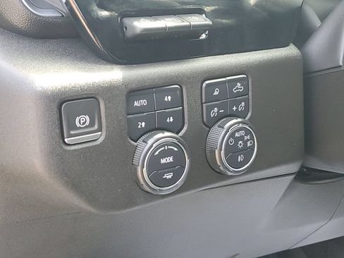 Used 2024 Chevrolet Silverado 1500 High Country w/ Technology Package AWD/4WD image 9