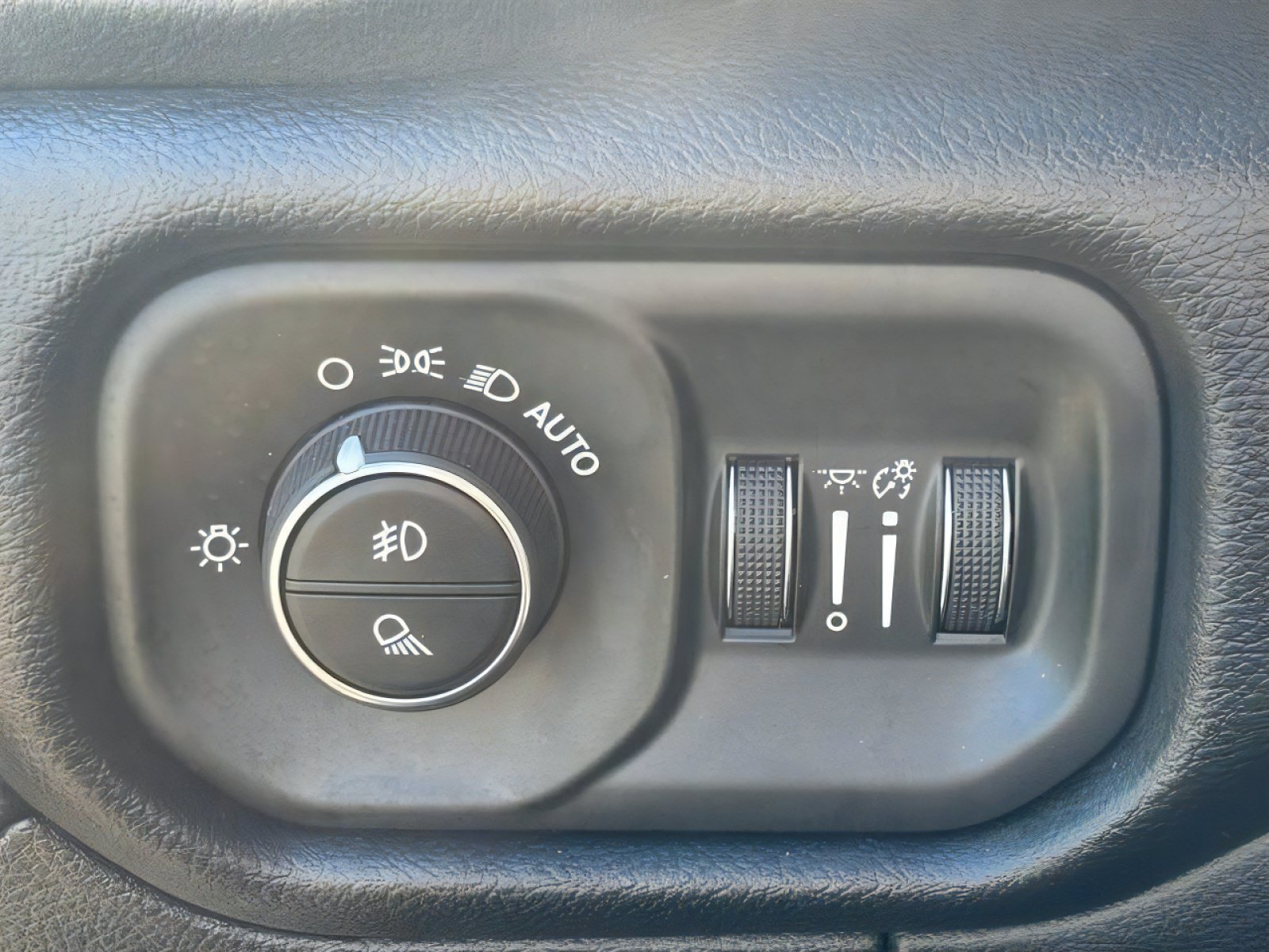 Used 2025 RAM 1500 Big Horn AWD/4WD image 23