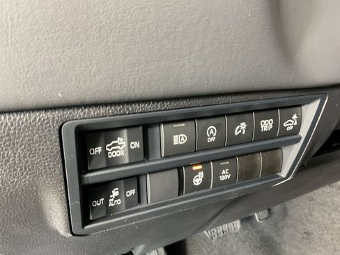 New 2026 Toyota Tundra Platinum AWD/4WD image 16
