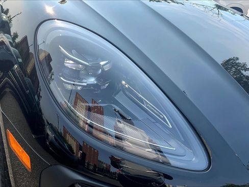 Used 2024 Porsche Macan AWD/4WD image 27
