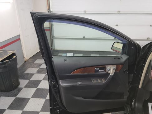 Used 2014 Lincoln MKX AWD w/ Equipment Group 102A image 17