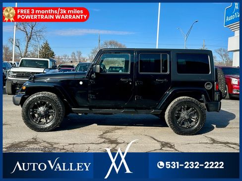 Used 2018 Jeep Wrangler Unlimited Sahara w/ Connectivity Group AWD/4WD image 4