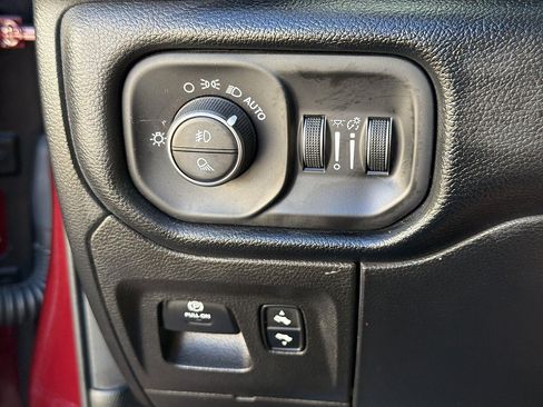 Used 2019 RAM 1500 Laramie RWD image 17