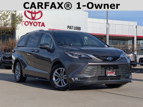 Used 2023 Toyota Sienna Platinum image 2