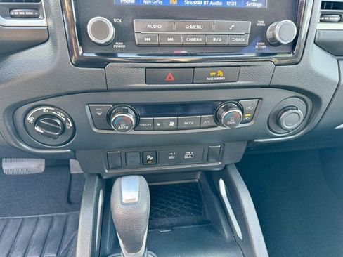 Used 2022 Nissan Frontier SV w/ Technology Package image 17