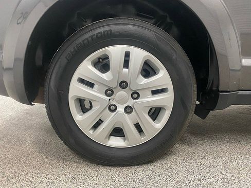 Used 2018 Dodge Journey SE image 29