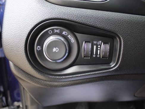 Used 2017 Jeep Renegade Altitude image 25