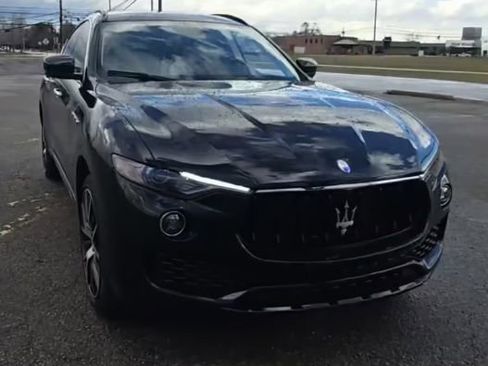 Used 2017 Maserati Levante w/ Sport Package image 19