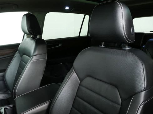Used 2024 Volkswagen Atlas SEL AWD/4WD image 8