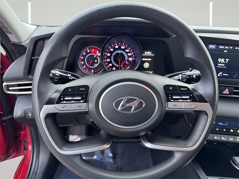 Used 2023 Hyundai Elantra SEL image 13