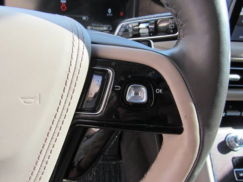 Used 2023 Lincoln Aviator Reserve w/ Equipment Group 201A image 25