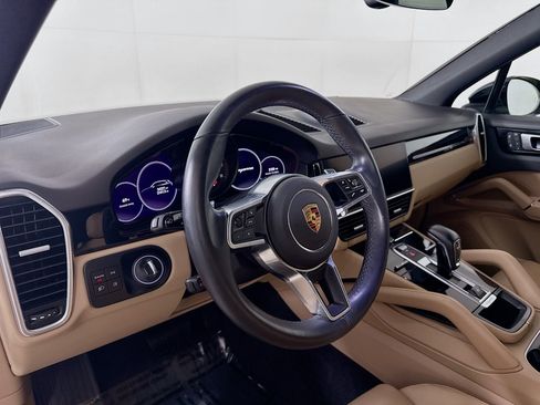 Certified 2023 Porsche Cayenne AWD/4WD image 4