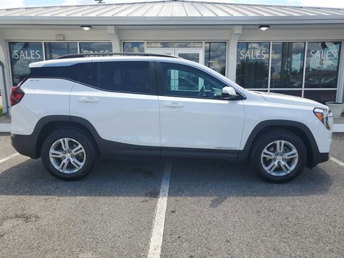 Used 2023 GMC Terrain SLE w/ Driver Convenience Package FWD image 9